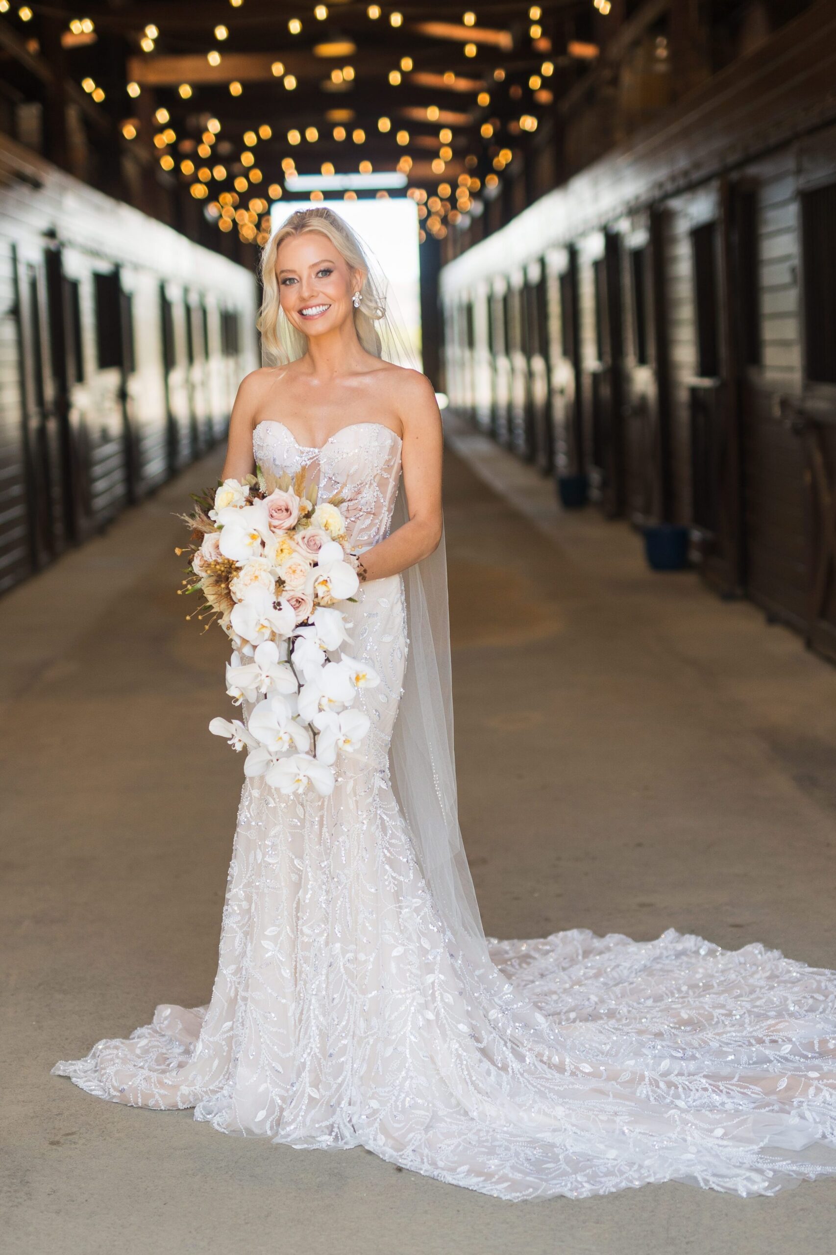 La Lomita San Luis Obispo
Wedding
White Cascading orchid bouquet